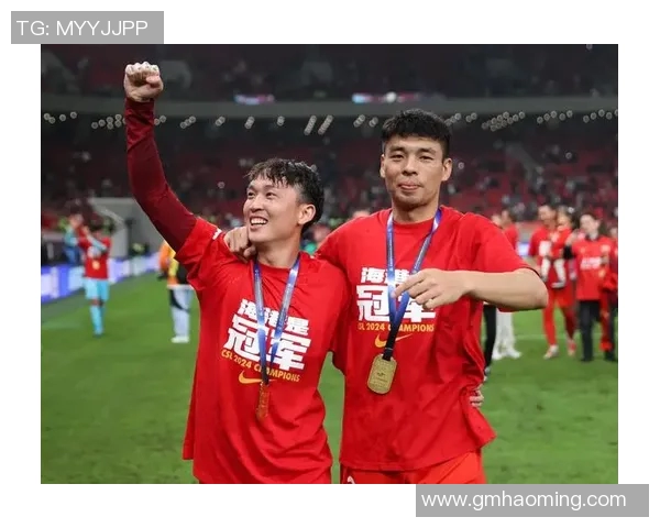 新时代足球场上的闪耀之星：后卫球员的精彩瞬间与战术解析